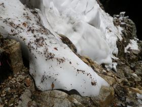 白竜峡の残雪（上流側から撮影）